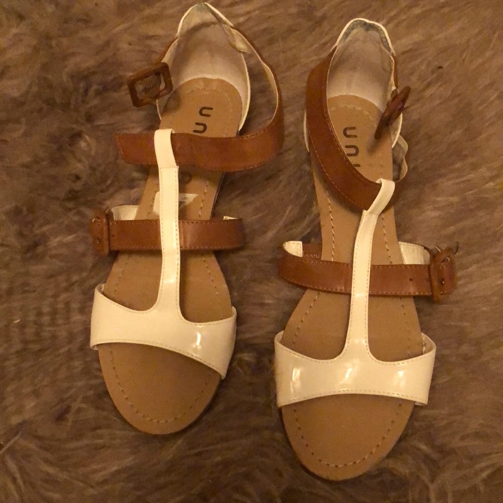 Sandals beige and white